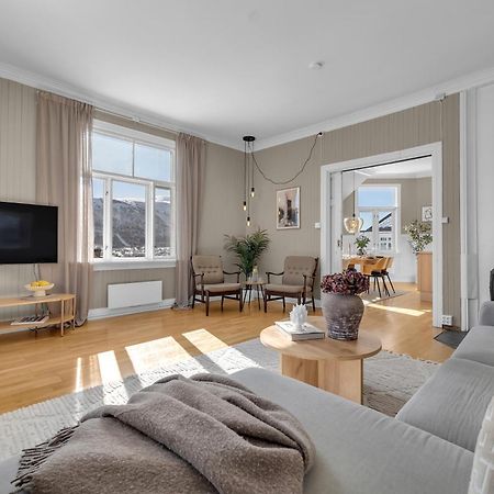 Lovely City Center Apartment With Amazing Views And Free Parking! Тромсьо Екстериор снимка