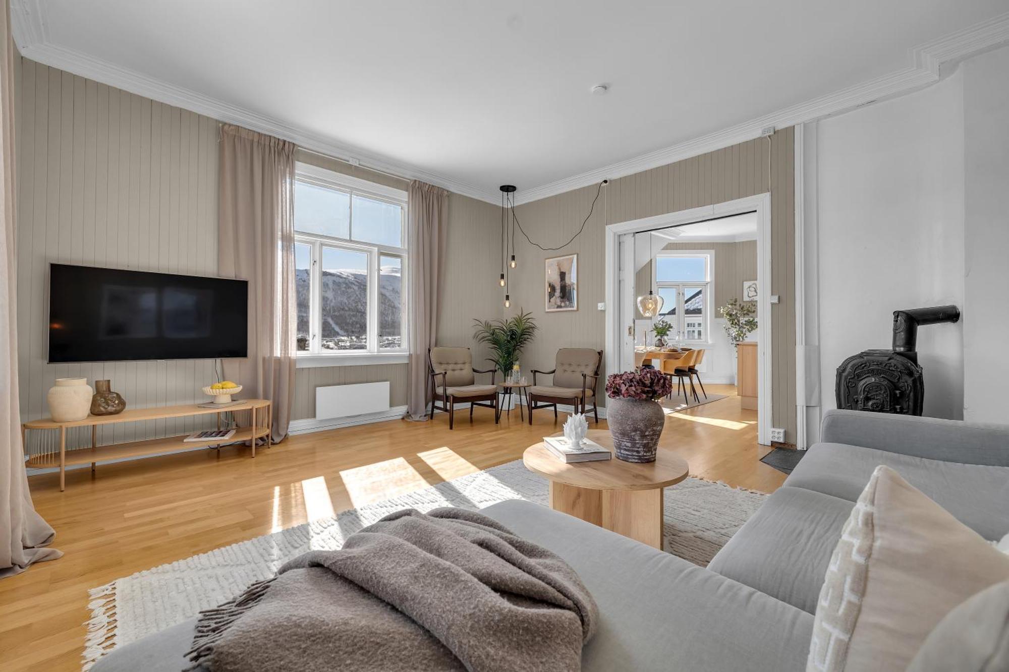Lovely City Center Apartment With Amazing Views And Free Parking! Тромсьо Екстериор снимка