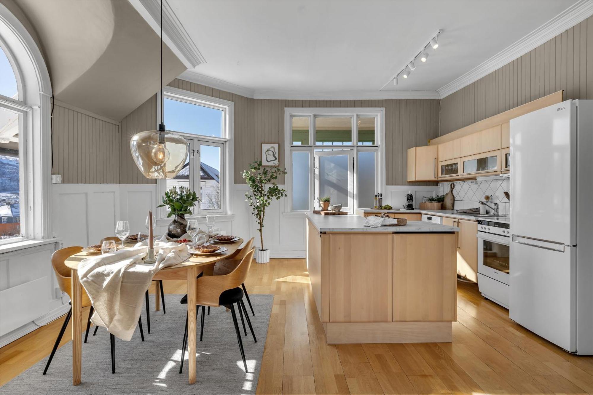 Lovely City Center Apartment With Amazing Views And Free Parking! Тромсьо Екстериор снимка