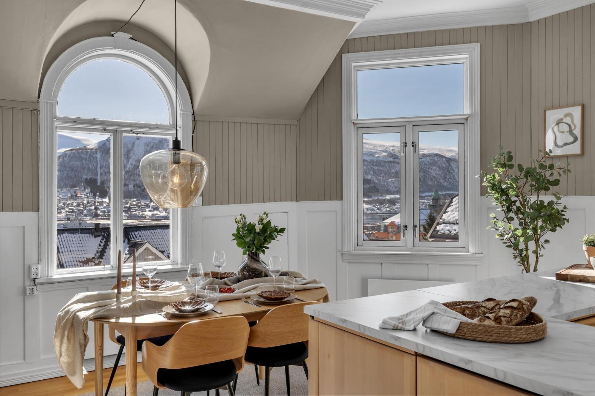 Lovely City Center Apartment With Amazing Views And Free Parking! Тромсьо Екстериор снимка