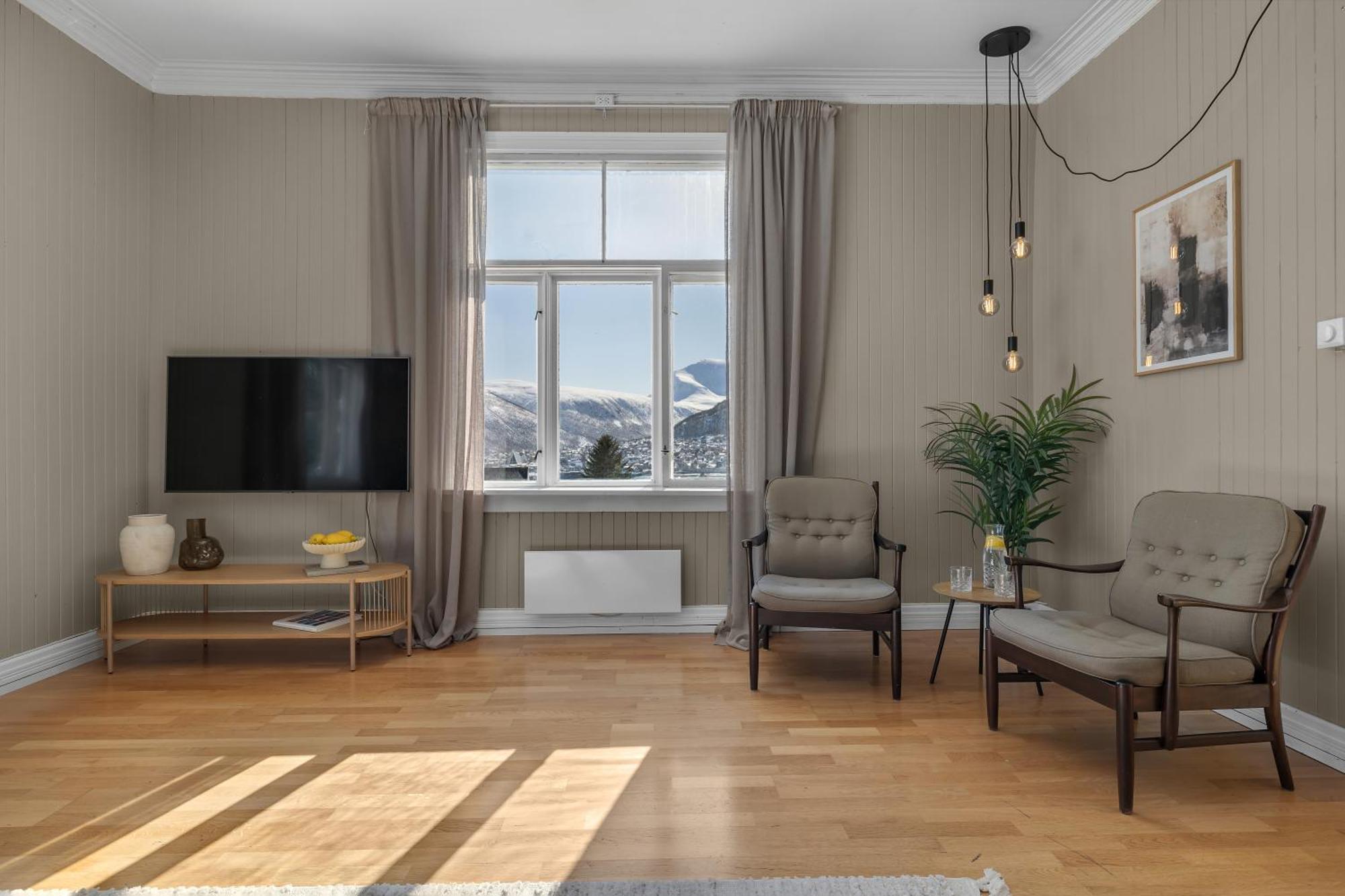 Lovely City Center Apartment With Amazing Views And Free Parking! Тромсьо Екстериор снимка